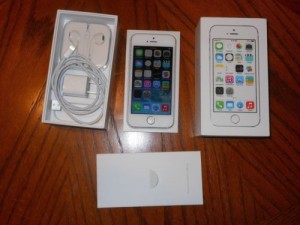 Apple iPhone 5S 4G LTE Unlocked Phone (SIM Free)